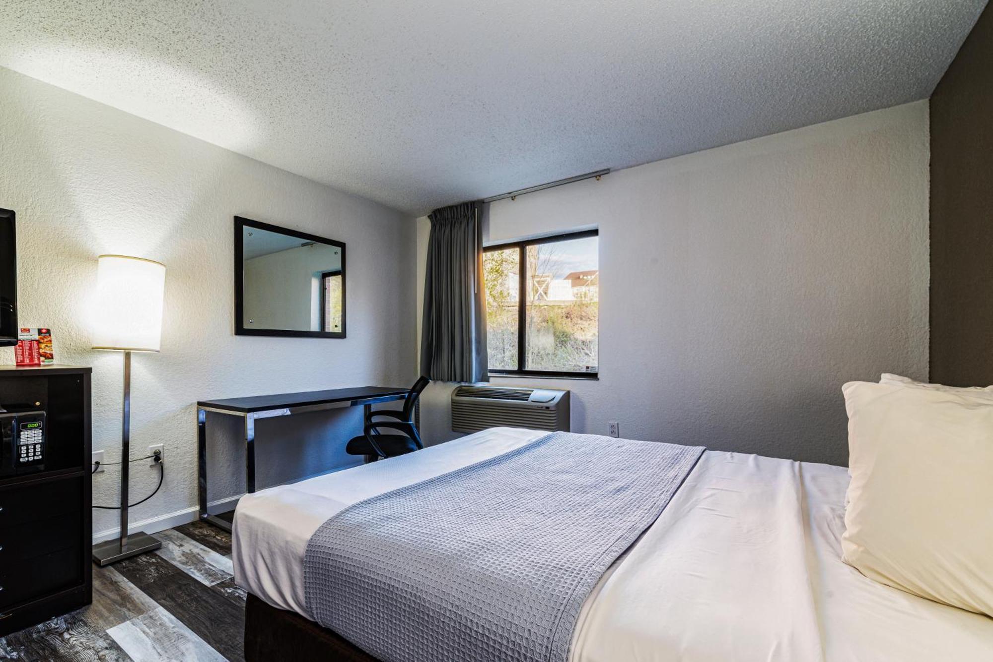 Econo Lodge Cleveland Southeast - Kent Streetsboro Buitenkant foto