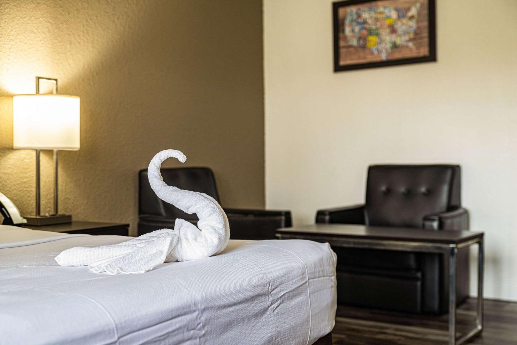 Econo Lodge Cleveland Southeast - Kent Streetsboro Buitenkant foto