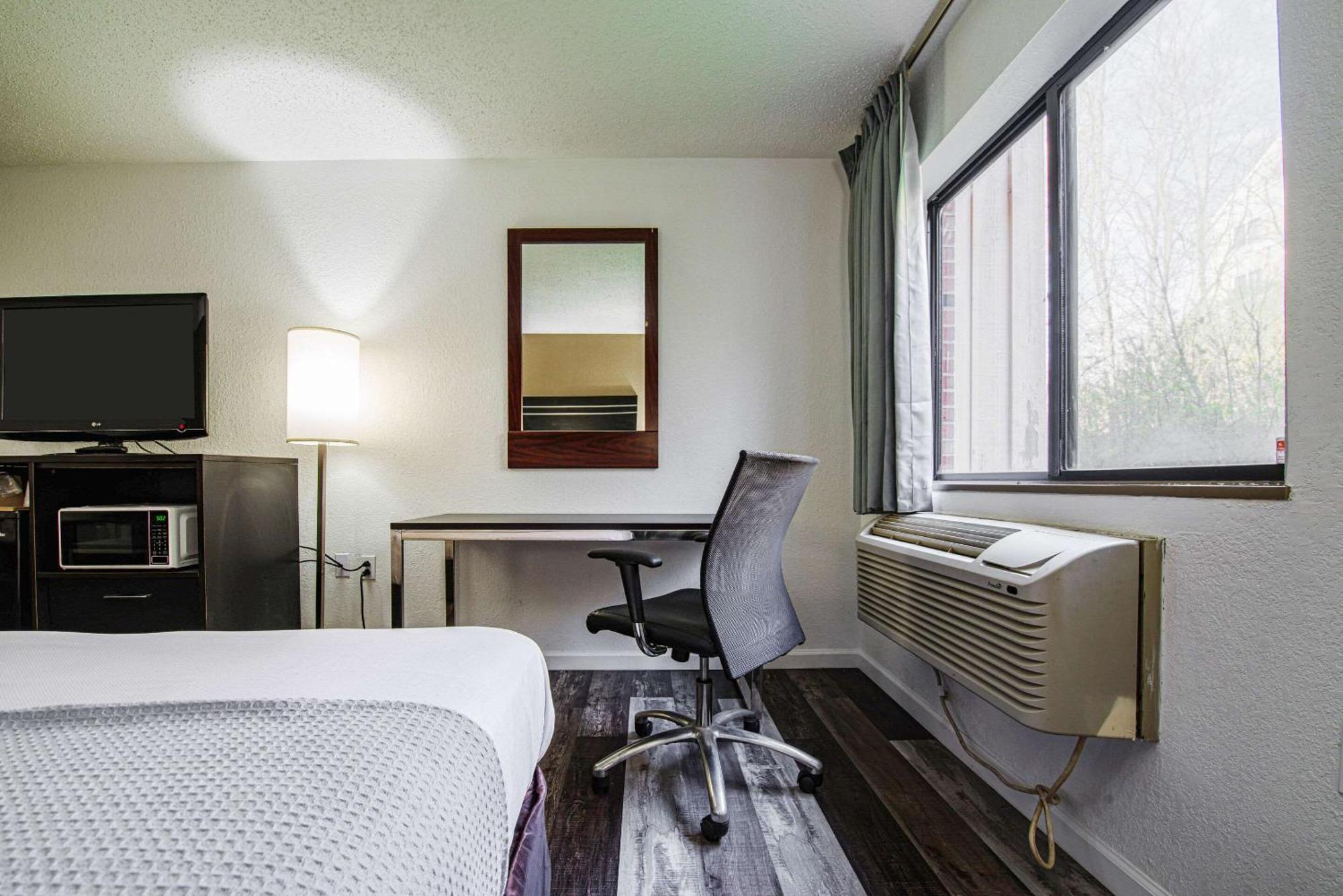 Econo Lodge Cleveland Southeast - Kent Streetsboro Buitenkant foto